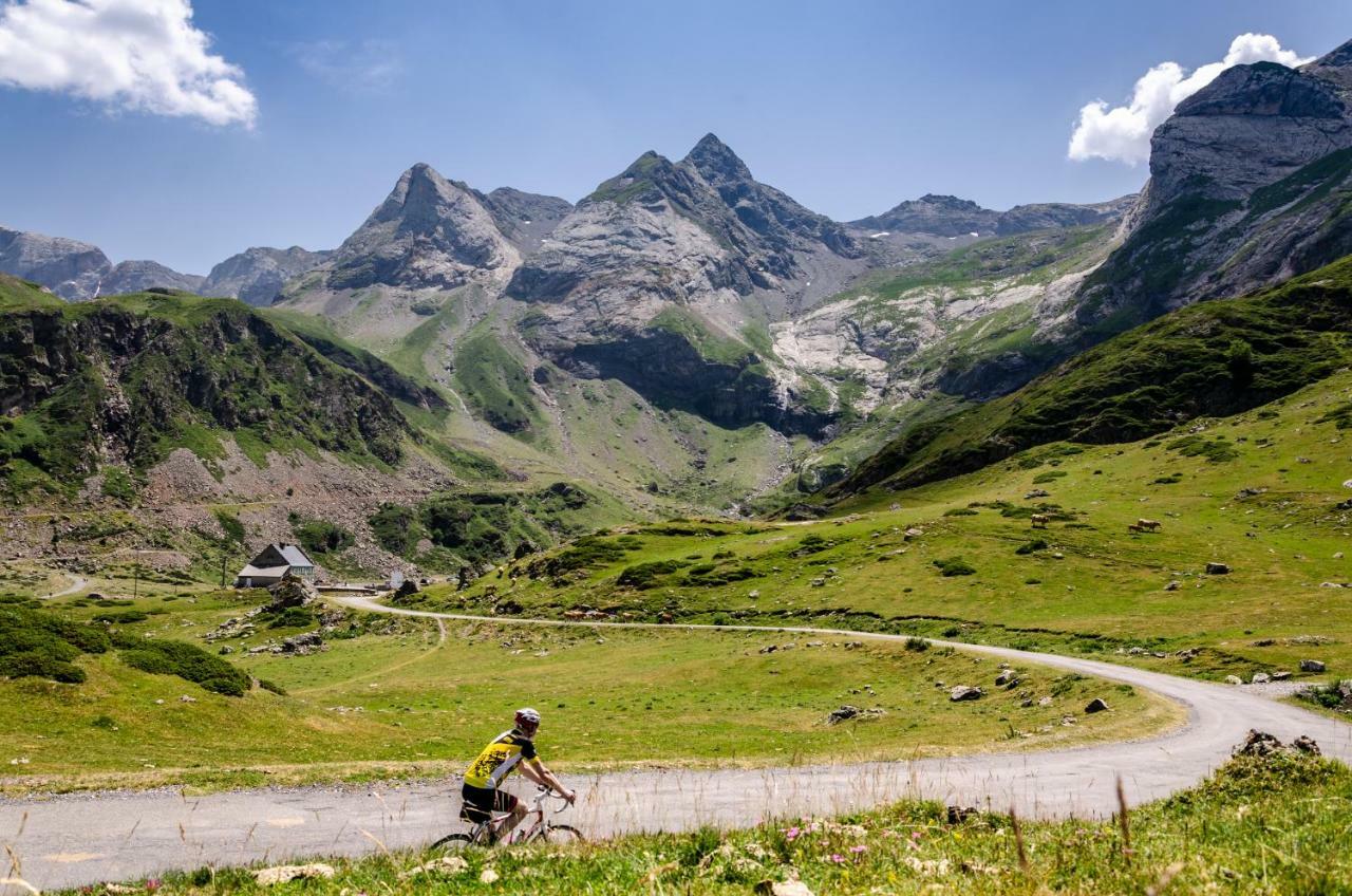 Pyrenees Cycling Lodge Saint-Savin (Hautes-Pyrenees) Bagian luar foto